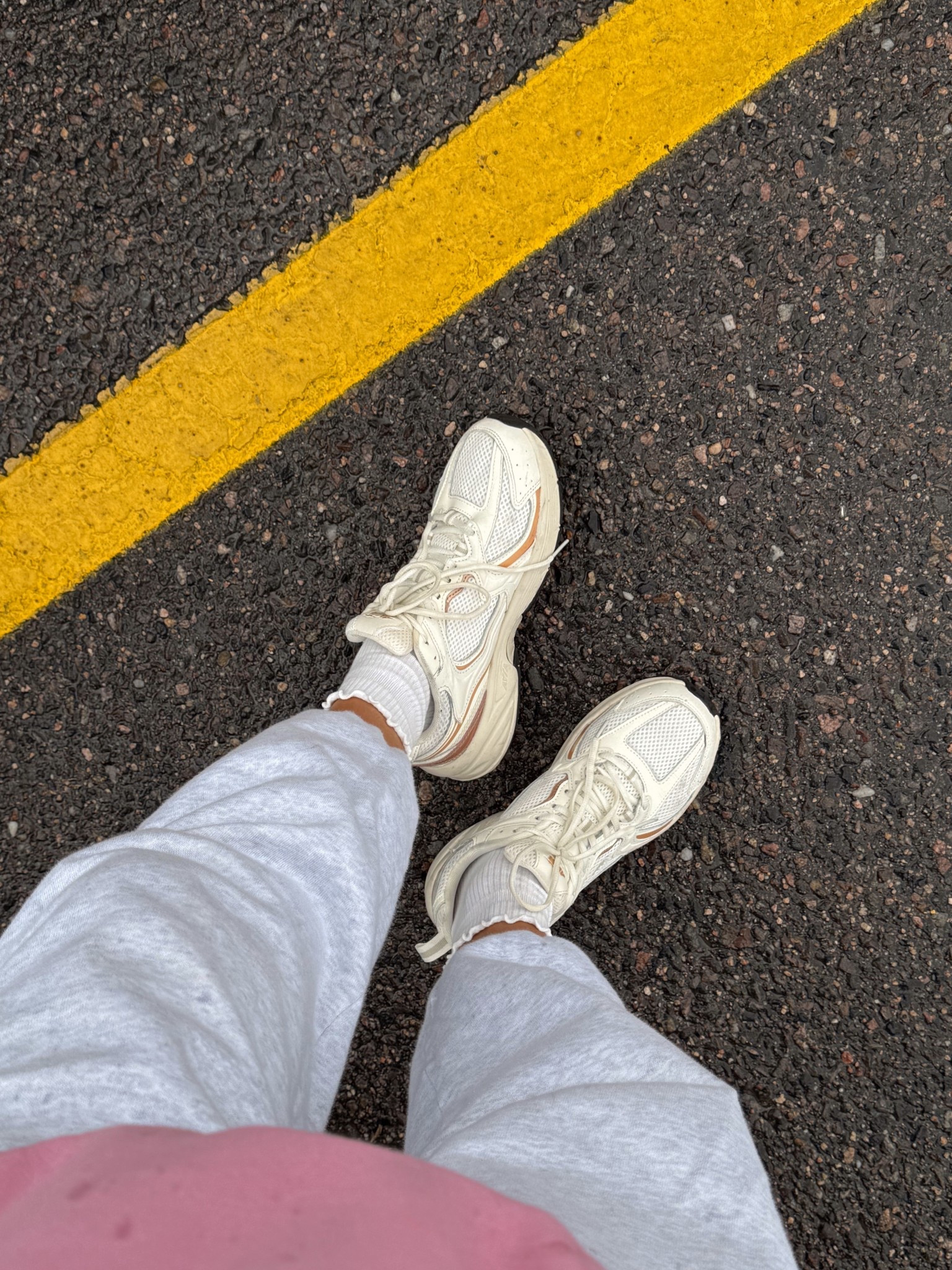 Everyone needs these sneakers! Under $30 and so cute 🤩 