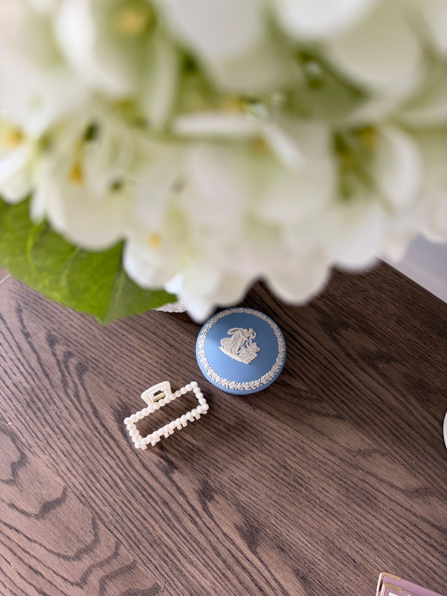 The Amazon find that I use everyday…pearl hair clips that go with every outfit & actually hold your hair up 🤍 

#LTKBeauty #LTKSaleAlert #LTKselfcare