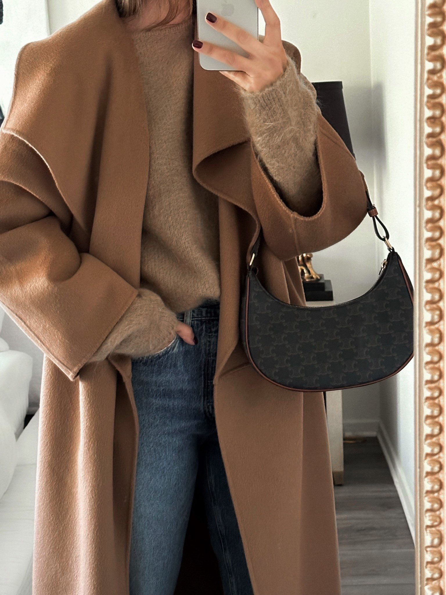 Sunday mood✨coffee and oversized coats 