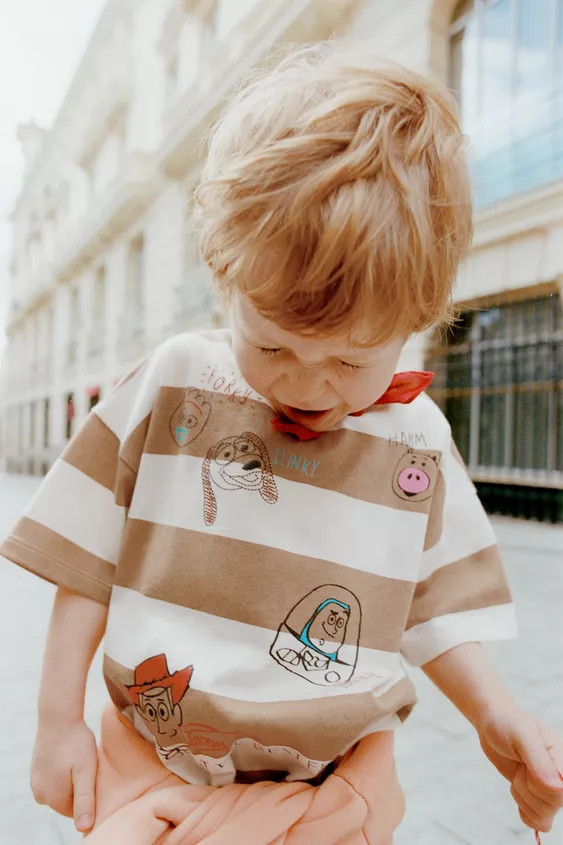 T-SHIRT MIT STREIFEN UND PATCHES – TOY STORY © DISNEY PIXAR | Zara DE