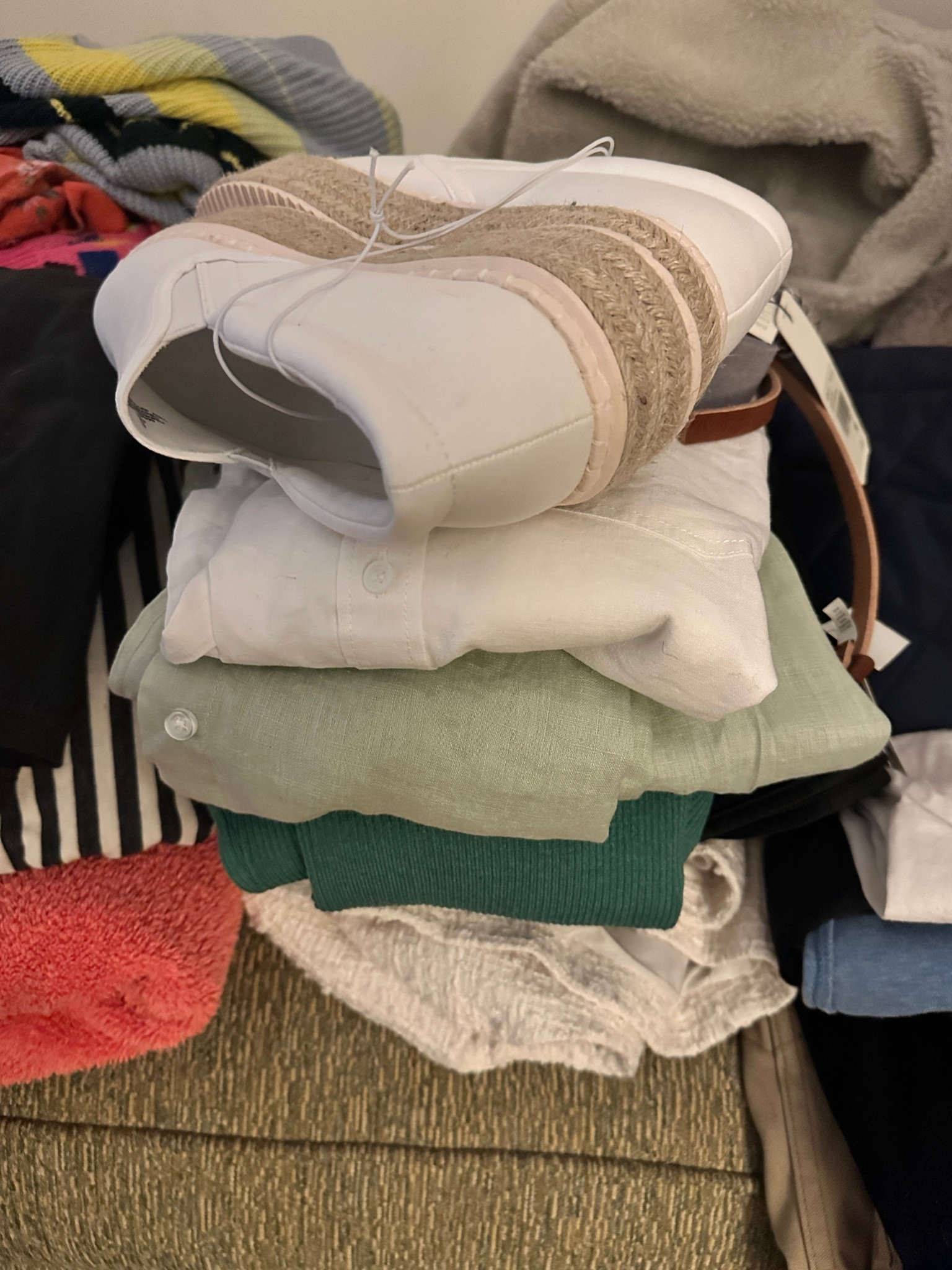 My latest scores from shopping at the Outlets! I haven’t been to H&M in forever and was blown away by their spring collection!

I also stopped by Nike - picked up a pair of huraches which are so comfy! 