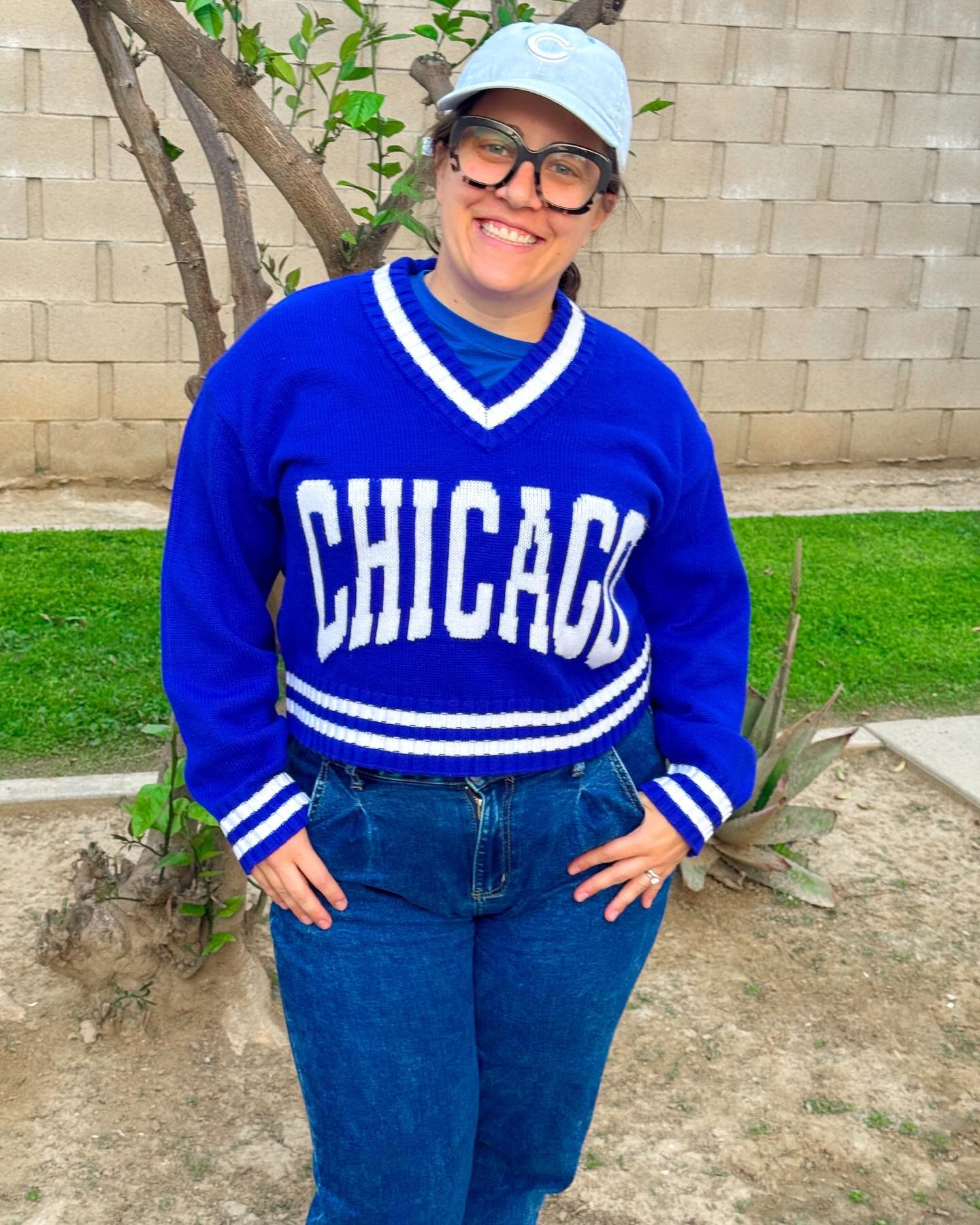 Hey Chicago What Do You Say? Go @cubs Go! Today’s Game Day look ⚾️🥰❤️ Rocking my dad’s @dansbyswanson  shirt in my dad’s honor. It was one of his favorites. Had lunch with two of his very good friends and I could feel my dad there with us. Overwhelmed with emotions and all the love and honored to be carrying on my dad’s legacy by carrying on his fantasy baseball team ⚾️🧢🏟️#mlbfashion #mlbfanstyle #ootd #gamedaystyle #gocubsgo #mlb #baseball #thisoneisforyoudad #dadslegacy #love #fantasybaseball #heychicagowhatdoyousay