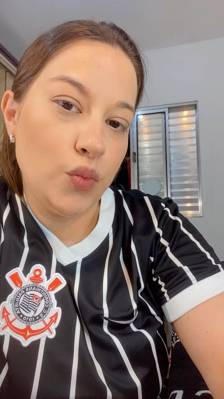 Amando esse pincel da Niina Secrets 
@linhaninasecrets está na promo!
Super macio, e muito prático, deixa um acabamento lindo na pele, não deixa a base marcada 🩷😉

#LTKbrasil #LTKbeleza #LTKpromo