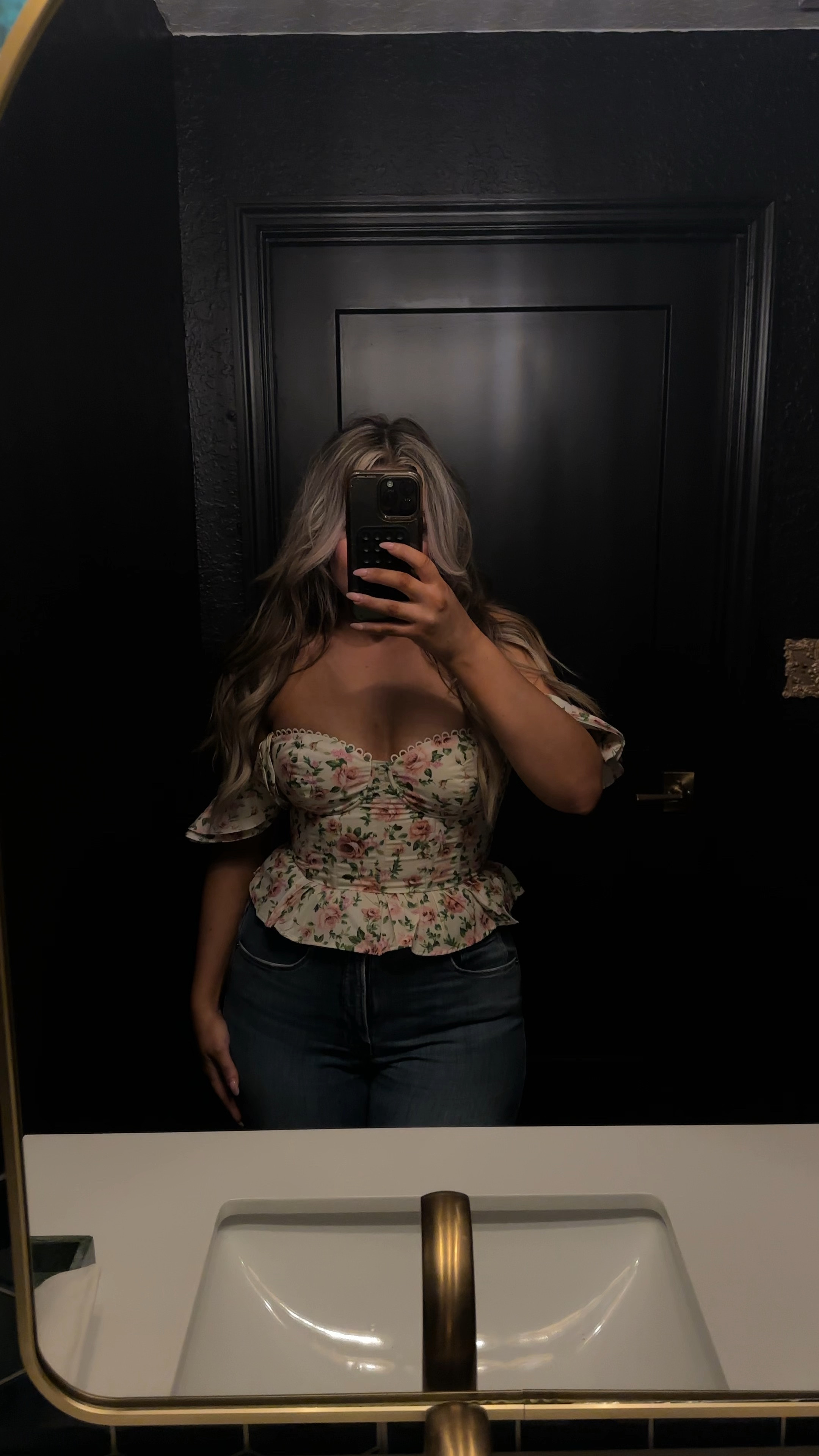 The prettiest floral corset top I’ve ever worn! I’m wearing a size medium. Use code NICOLEMADDIE30 for 30% off!

#LTKxVICI #LTKStyleTip #LTKMostLoved