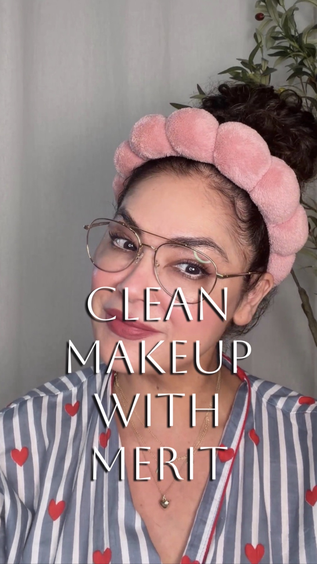 Clean make with @Merit! I wear this makeup every day and love it. I find their clean formula to be hydrating and lasts all day! 

Wearing: 
- The Uniform Tinted Sunscreen in #25
- Flush Balm in color Stockholm  
- Day Glow in color Bounce 
- Clean Volume Mascara in Black 
- Signature Lip Blush in Framboise 
- Brow 1980 in Dark Brown
- Bronze Balm in Seine