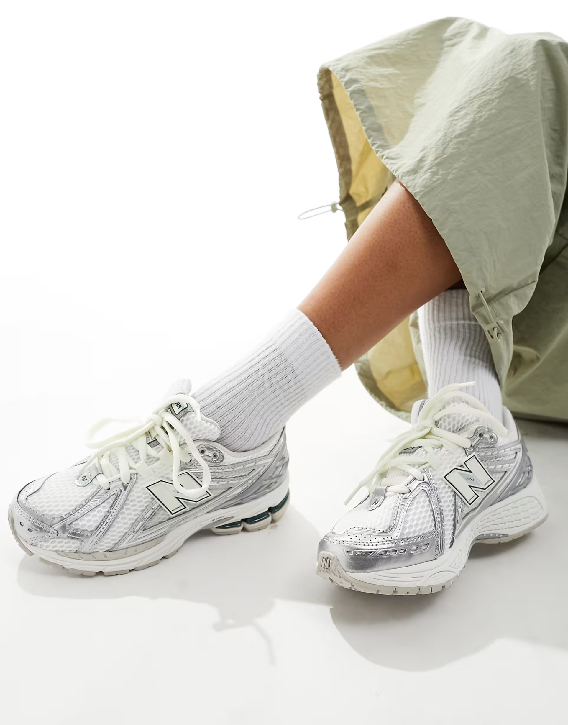 New Balance 1906 sneakers in silver | ASOS | ASOS (Global)