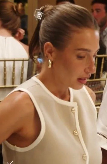 Summer House: Season 9 Episode 5
Amanda's Beige & White Trim Sweater Vest