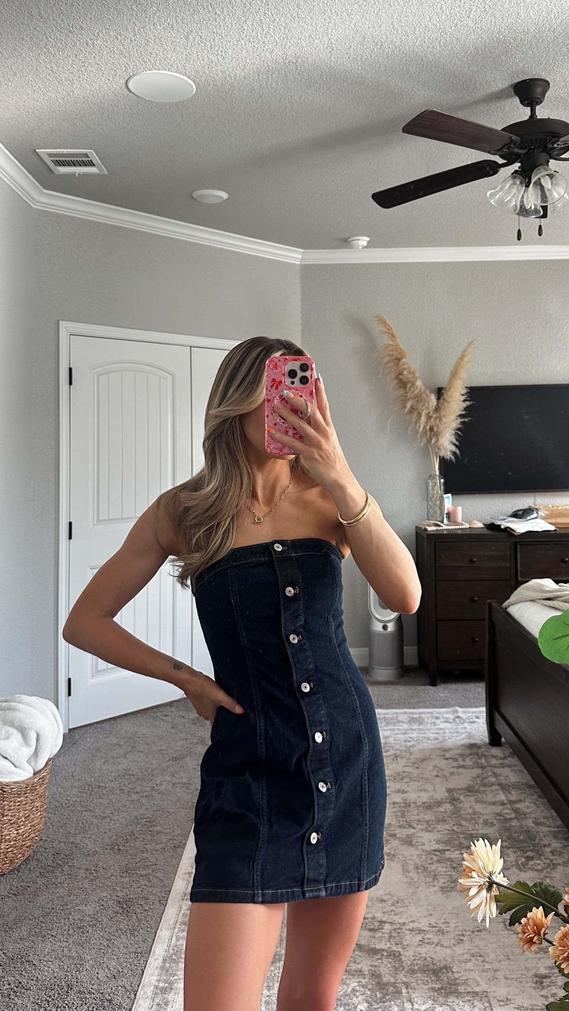 use code DRESSESAF :) sized down to an xs in this sexy denim bodycon dress!

#LTKSaleAlert #LTKFindsUnder50 #LTKFindsUnder100