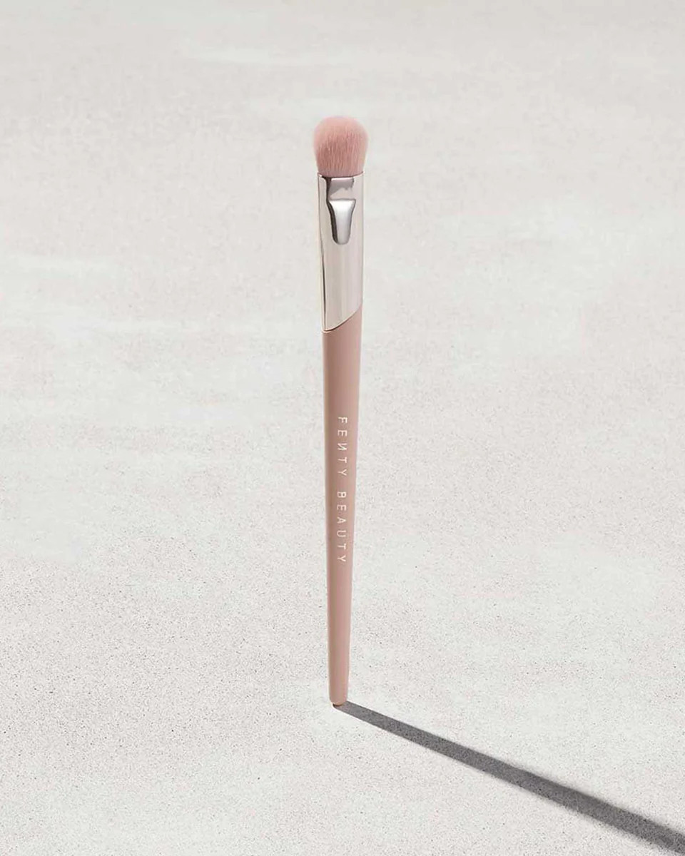 Plush Eyeshadow Brush 240 | Fenty Beauty