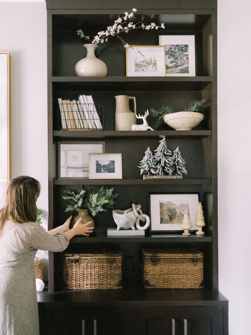 I’m easing into the season with a few simple moments with a refreshed bookcase, subtle winter layers and a little winter greenery here and there. Proof that holiday decorating doesn’t have to be big to be beautiful. 
⠀⠀⠀⠀⠀⠀⠀⠀⠀
Here’s to decorating slowly, intentionally, and only when it feels good. 

Shelf styling, holiday decor, holiday decorating, Christmas decor

#LTKholiday #LTKhome #LTKcanada
