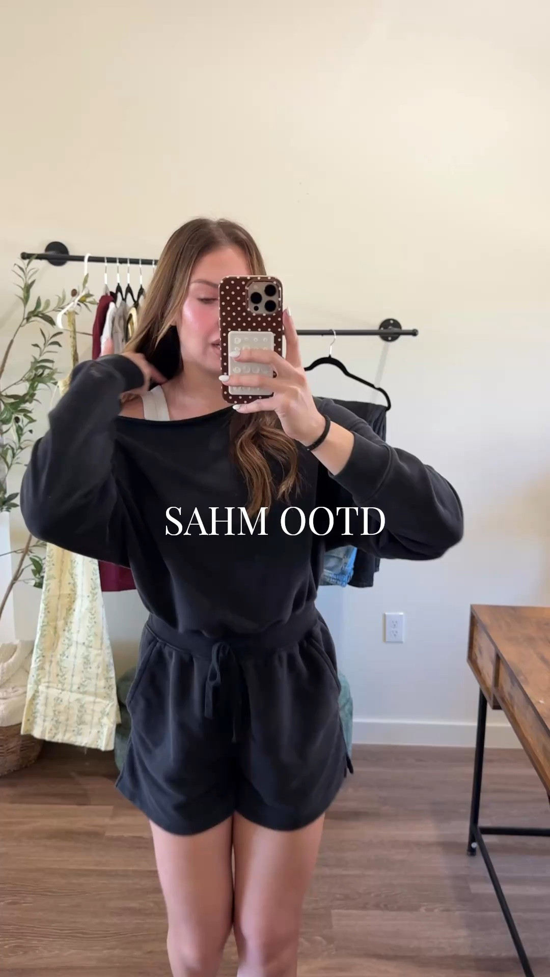 Today's comfy loungey
SAHM ootd. Would be perfect for a WFH chores day, which is what I'm wearing it for; running errands, school pick up and drop off. I'm wearing a medium