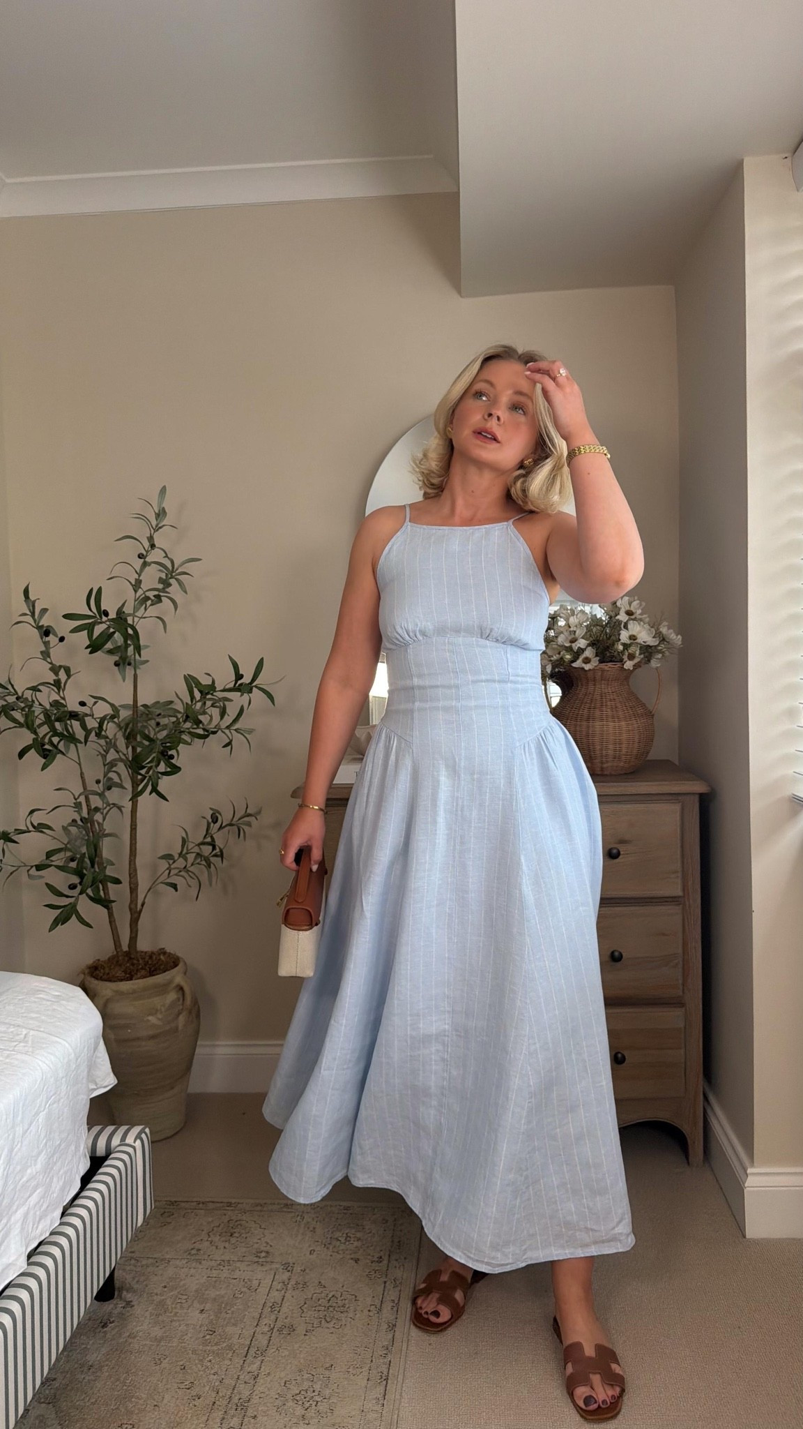 Abercrombie summer outfit
Blue linen halter neck midi dress - size S
Code AFLAURA for an additional 15% off everything

#LTKuk #LTKsummer #LTKstyletip