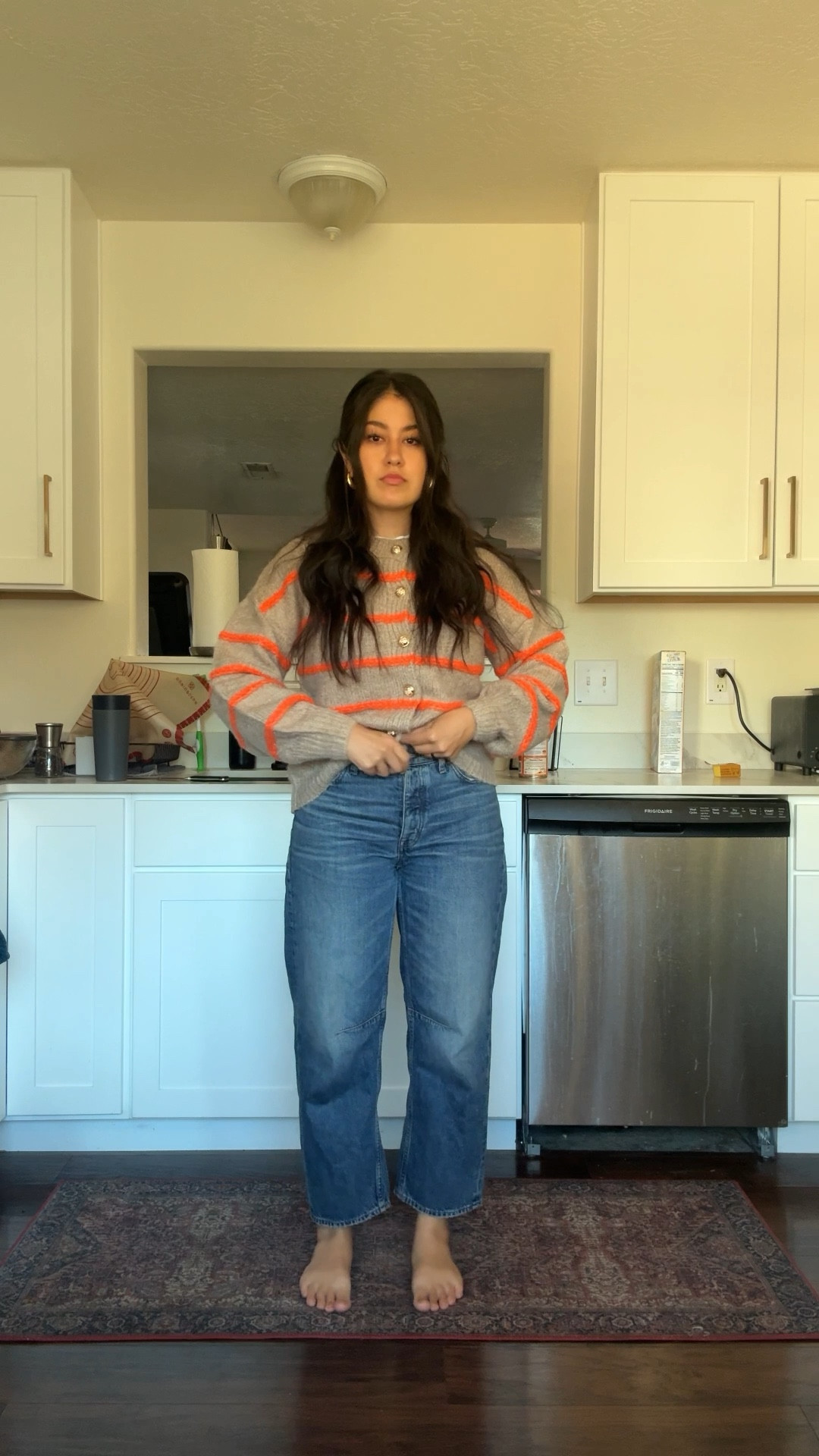 Pants are still slightly snug postpartum but so glad they fit again bc these are my favorite jeans! I love that they’re barrel but not super barrel-y haha

I’m 145 lbs 5’5 wearing size 27 in petite.

Wearing small in the cardigan/sweater!