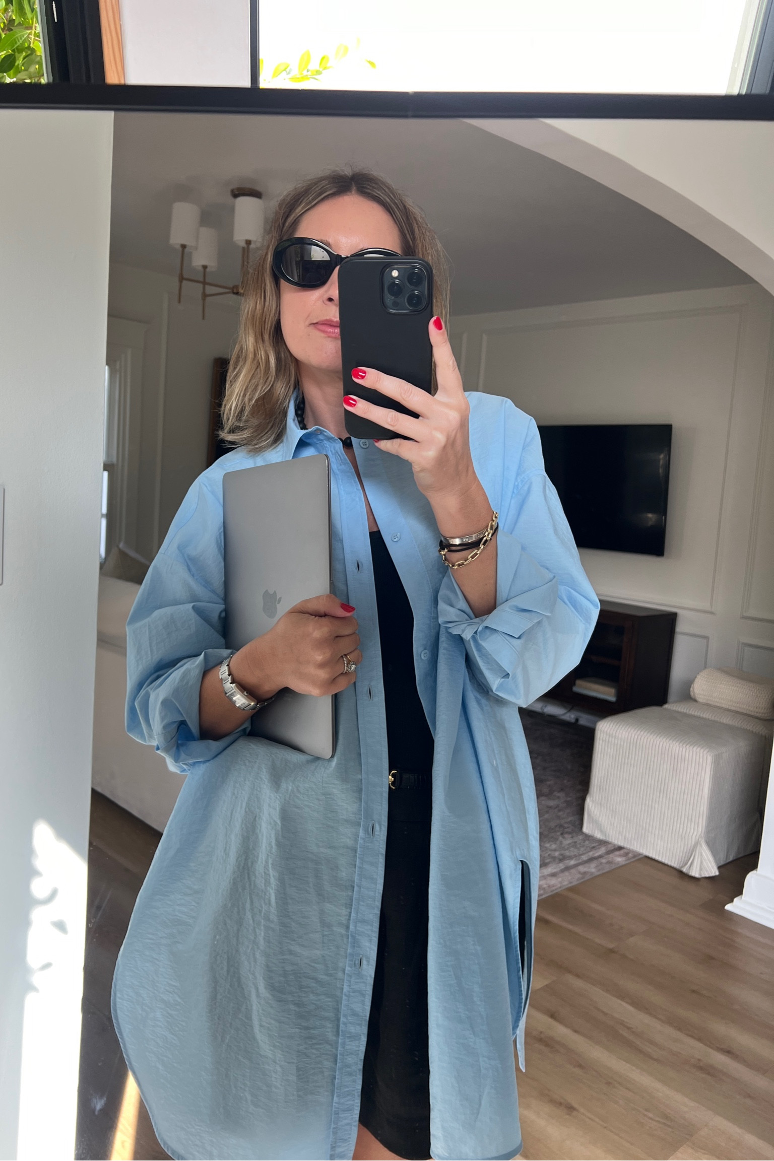 Oversized blue shirt 

#LTKeurope #LTKstyletip #LTKworkwear