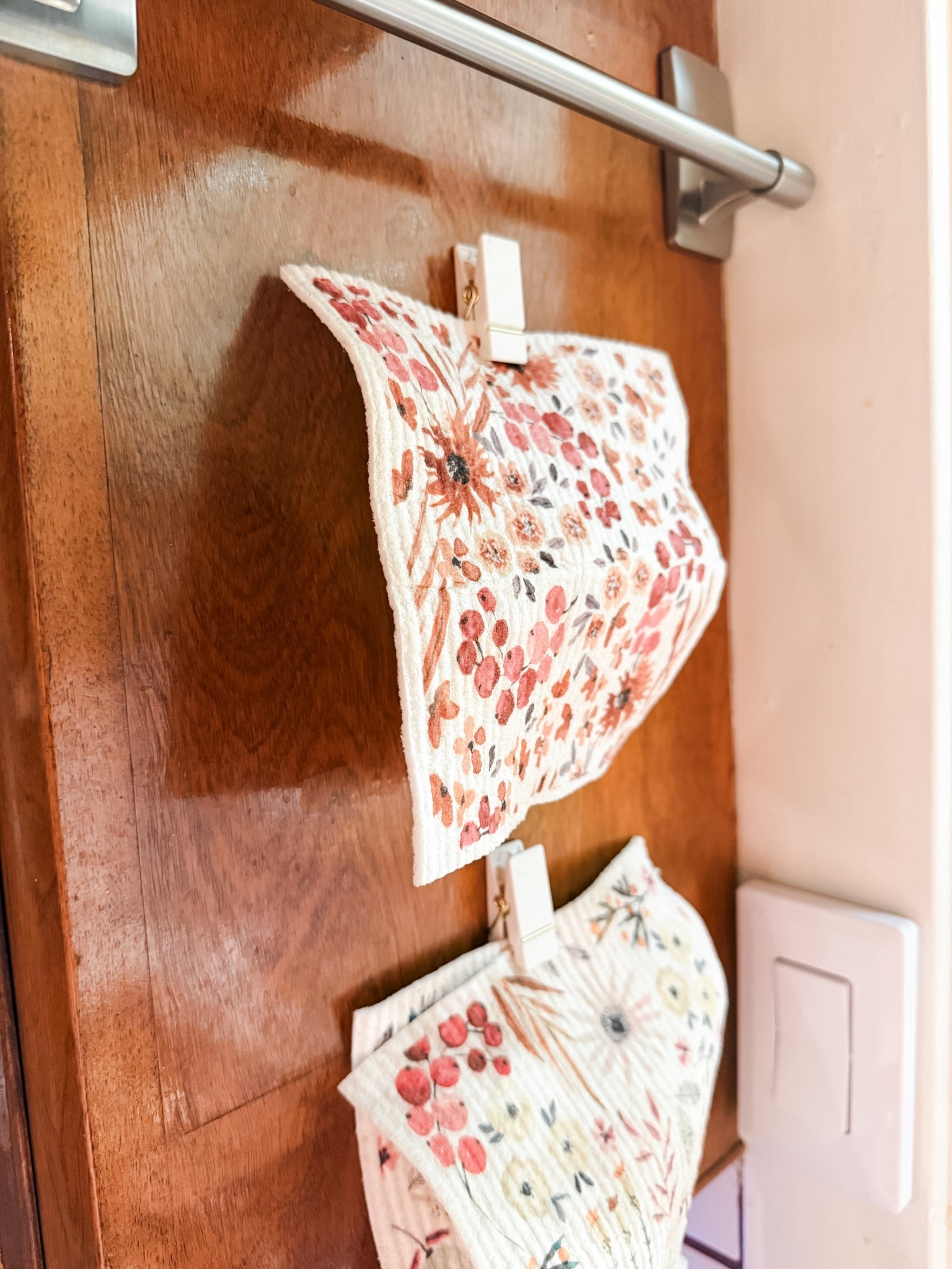 i found a new way to dry my swedish dishcloths… command spring clips! easy to put up and easy to remove with no damage. love the speckled cream color  

#LTKHome #LTKFindsUnder50