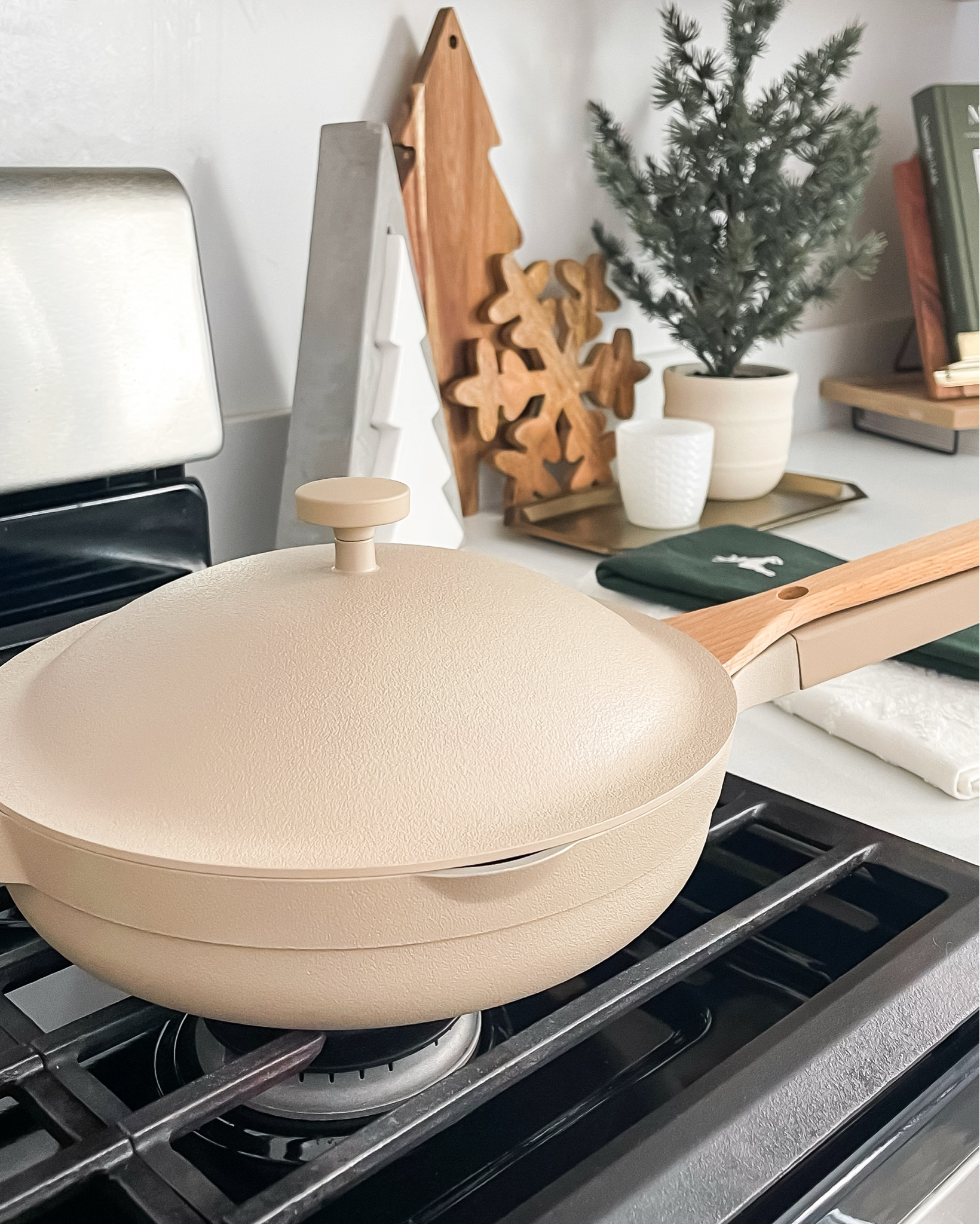 Time is almost up to order and have your gifts arrive before Christmas.
Order by tomorrow 12/17 for guaranteed arrival by 12/24. 
Our Place is having sitewide savings on their best-selling cookware. Perfect for hosting, upgrading your own kitchen, or grabbing the best last-minute gifts. We use our Our Place pans daily and truly love them. From weeknight dinners to holiday hosting, these pieces do it all and look beautiful doing it. If you’ve been waiting, this is your sign.
Thoughtful, practical, and guaranteed to get used—aka the best kind of gift.

#OurPlace #HolidayHosting #LastMinuteGifts #KitchenMustHaves #CookwareSale #HolidaySale #HostessGifts #ChristmasGifts #GiftIdeas #LTKHome #LTKHoliday #ModernKitchen #EverydayCookware #HomeEssentials 

Our Place cookware • Always Pan • Holiday cookware sale • Last minute Christmas gifts • Kitchen gift ideas • Cookware for hosting • Best nonstick pans • Modern cookware • Hostess gift ideas • Christmas kitchen gifts

#LTKHome #LTKGiftGuide #LTKfoodie