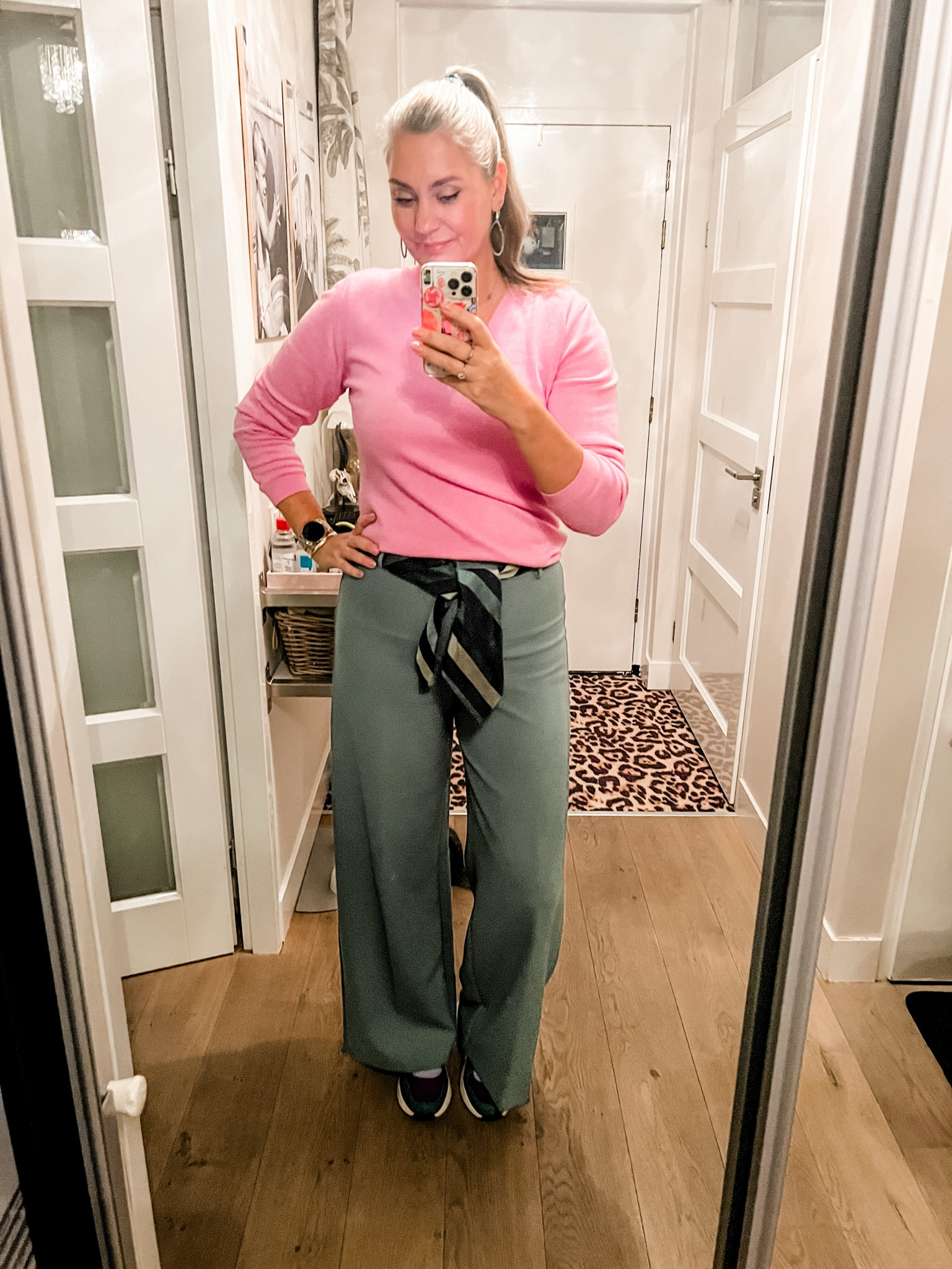 Ootd - Monday. A pink/lilac wool v-neck sweater (old) over a heattech shirt paired with green wide legged trousers (old Zara), colorful sneakers and a vintage silk tie as a belt. 



#LTKwinter #LTKworkwear #LTKeurope