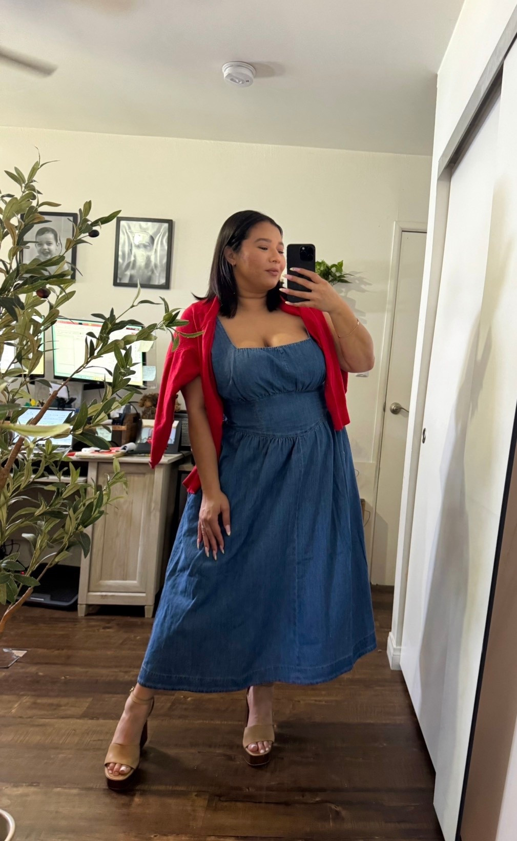 Express always comes through for me. It’s elevated, it’s effortless, and so curvy/ midsize friendly which is why I love express so much. I can breathe in all these pieces and the quality is so good. 

Denim dress - large / runs a little big from the straps but I love the entire fit. Love the waist area , very tummy friendly , dress has pockets , smocked back 

Cardigan - XL/ runs small/ size up/ great material / so comfortable 


Midsize fashion
Midsize outfit 
Midsize dress
Curvy fashion 
Denim dress 
Drop waist dress 
Date night outfit 
Summer outfit 
Spring outfit 
Vacation outfit 
Brunch outfit 
Drop waist jumpsuit 
Jumpsuit 
Black outfit 
Elevated outfit 

#LTKPetite #LTKMidsize #LTKootd