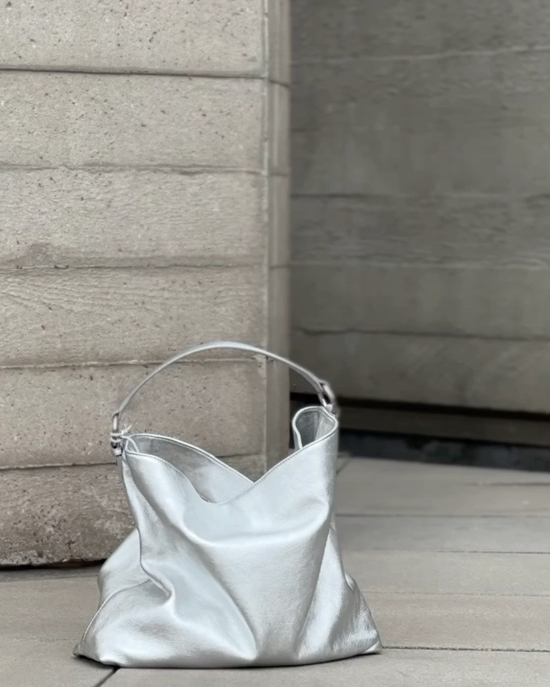 On Trend : Metallic accessories 