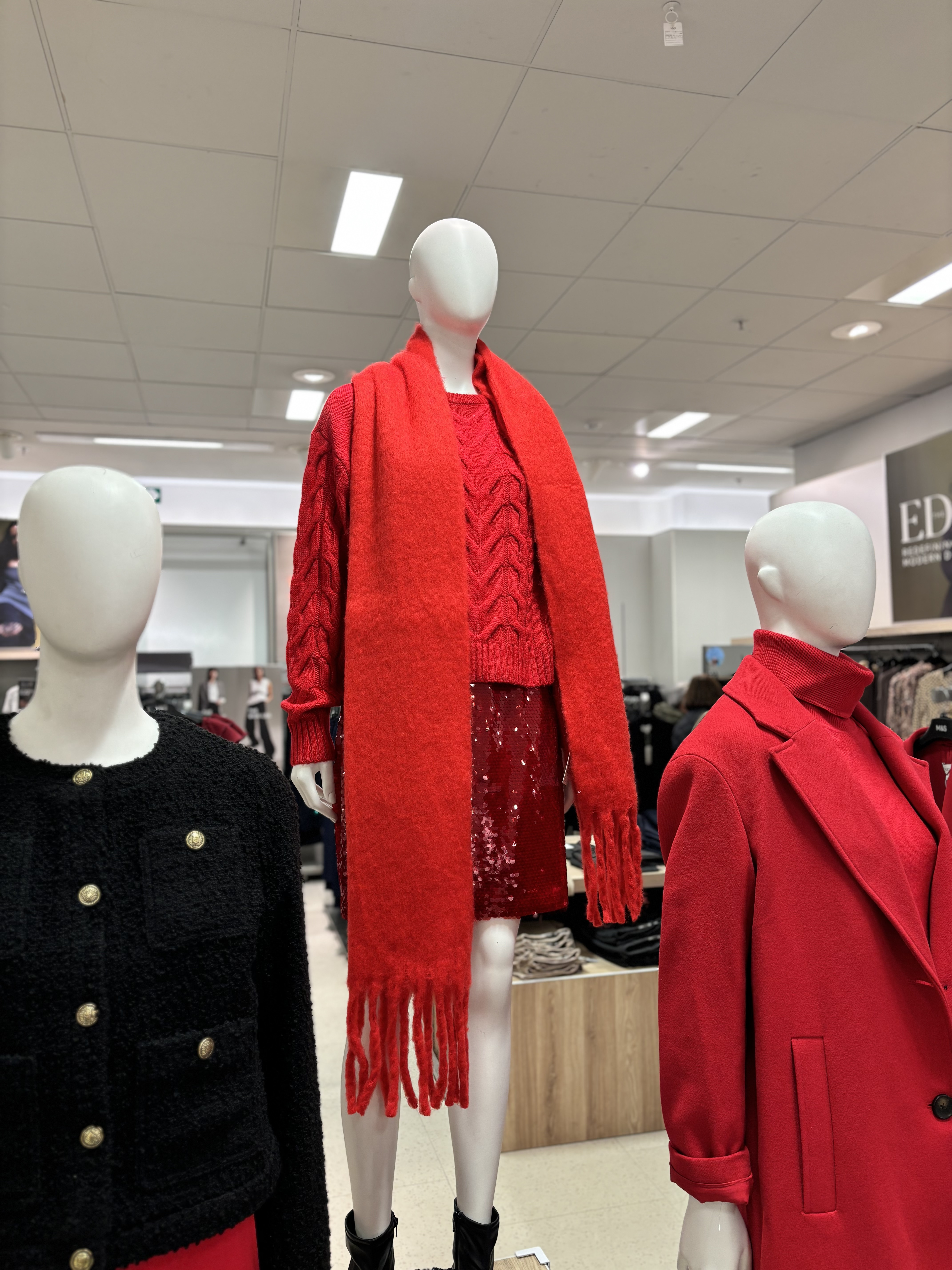 All red everything 🎅🏼🧑Samanta

#LTKuk #LTKwinter #LTKeurope