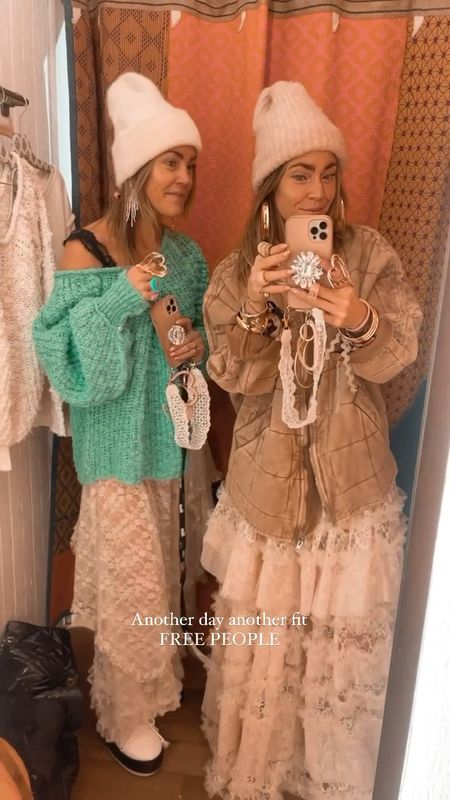 Another Monday another fit. @freepeople 🎀🎀🩰🩰
.
We love these chunky knits and oversized jackets and these lace skirts are amazing...  @freepeople and the tops are available in a lot more colors. 💕💕 happy Monday besties x
.
Pretty phone accessories @prettypiecesbysiss 

Free people, lace skirt, oversized, streetwear 