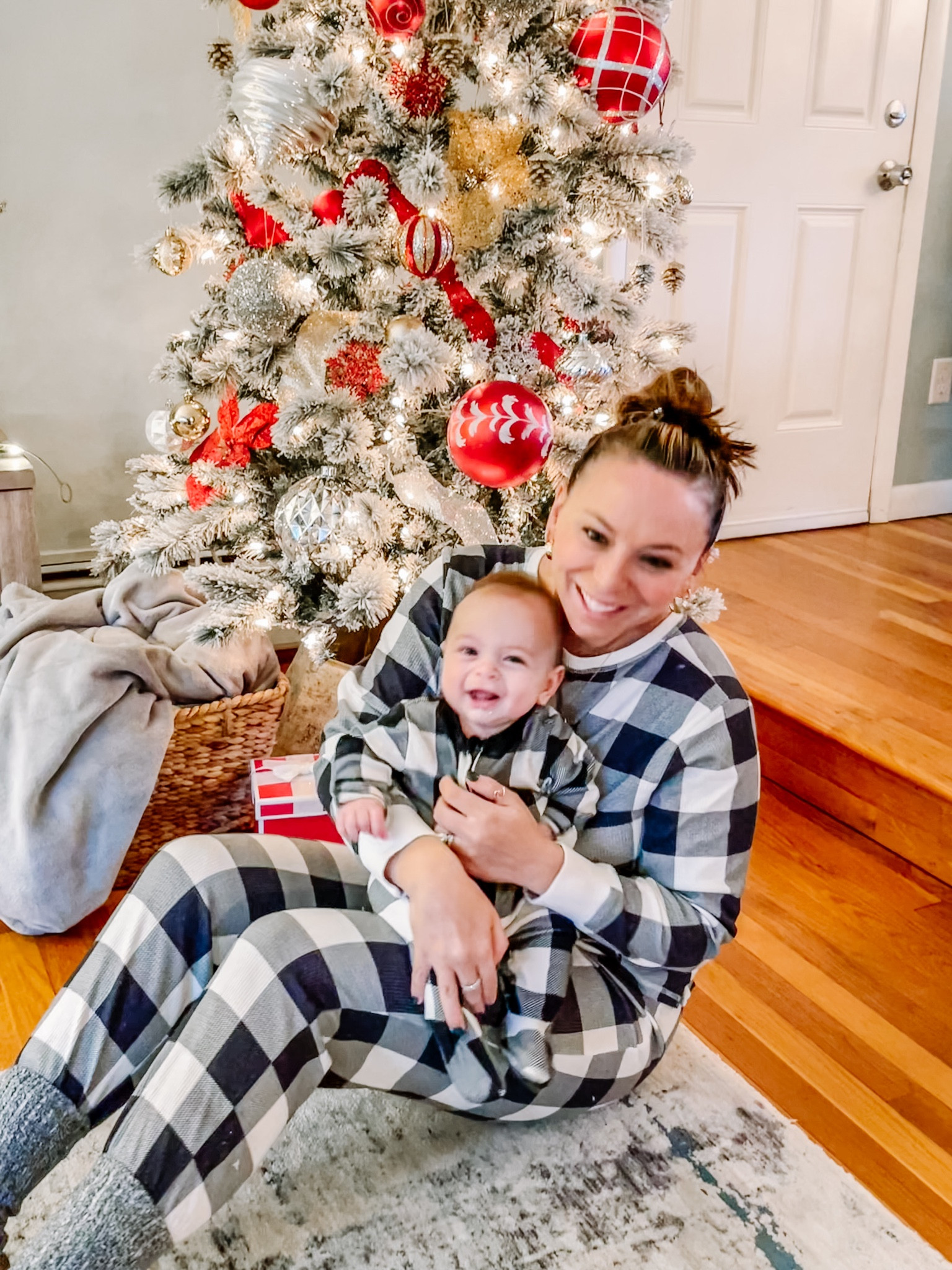 Twinning Tuesday 🤍🖤🎄
If you’re still in need of some festive PJs, run don’t walk to Old Navy! They have so many festive holiday pajamas to match with the whole fam!!
.
.
.
.
.


#LTKstyletip #LTKfamily #LTKSeasonal