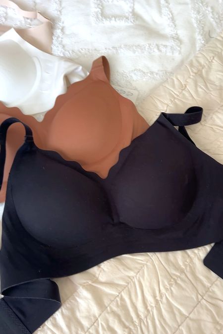 Seamless, buttery soft, adjustable, supportive and SO comfy!! I am a 34B...sometimes C...I always gain in my chest and booty first🫠 and I got a medium. There is a sizing chart on the listing to help you find the right size for you!! Been wearing these daily,  and LOVE them! The scallop detail is so pretty too! Thanks Meg! 
.


#LTKOver40 #LTKSaleAlert #LTKFindsUnder50