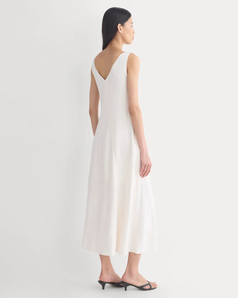 Deep V Seamed Dress in Stretch Linen | Bone | Everlane