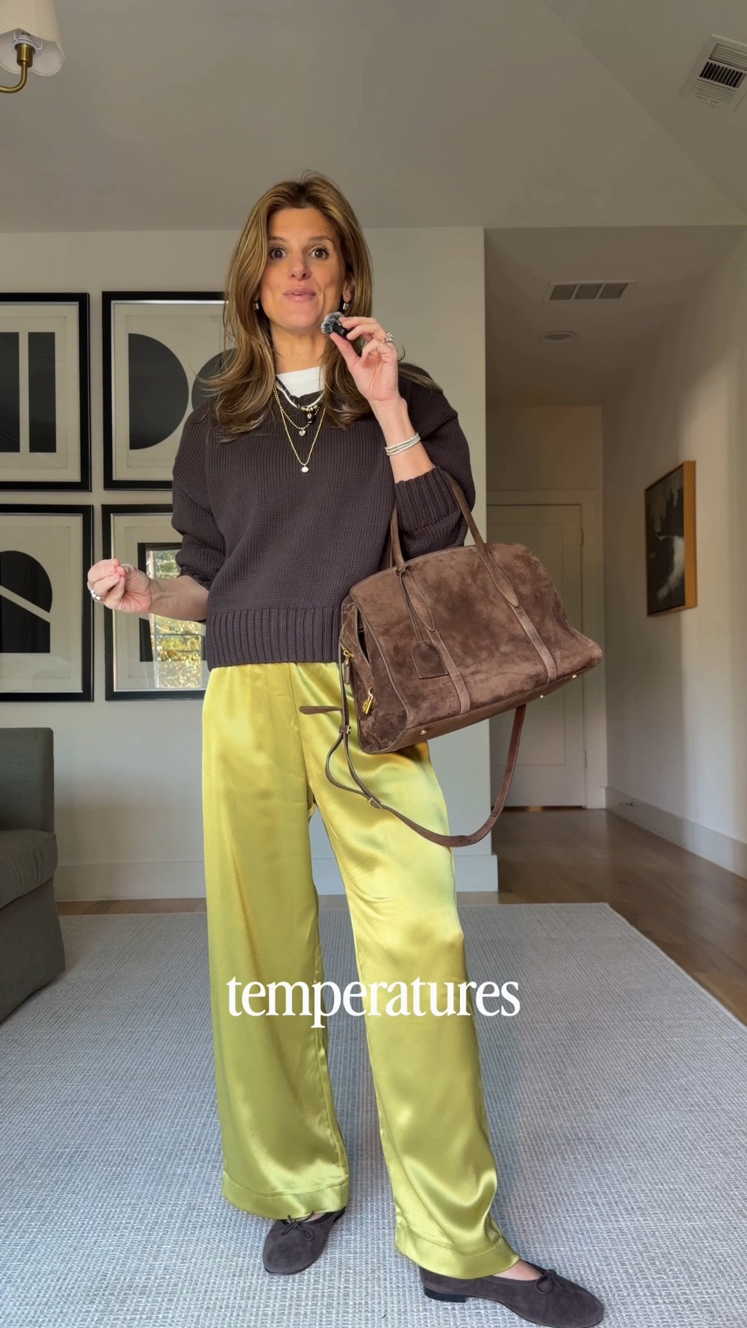 Chocolate brown and chartreuse. My favorite fall color combo right now, and the perfect outfit for running around. Wow, looking put together AND feeling comfortable.
Gap crewneck sweater · wearing XS. Such a good staple. Not too heavy, not too light, so it hangs well over my shoulders and feels substantial when I’m chilly.
Le Set chartreuse pull-on pants · wearing XS. I did have to get them hemmed!
Fall outfit · mom outfit · errand outfit · casual fall look · brown sweater · silk pants · pull-on pants · green pants · fall color palette · elevated casual · school drop off outfit · weekend outfit