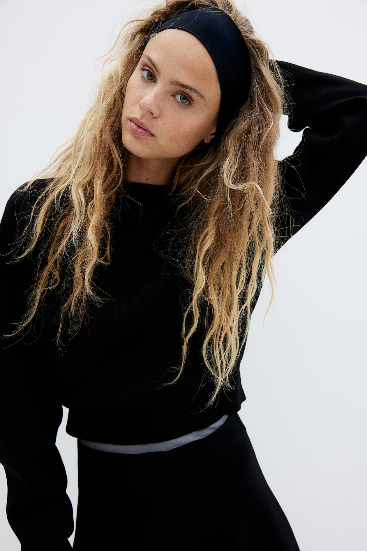 Pull court - Encolure ronde - Manches longues - Noir - FEMME | H&M FR | H&M (FR, IT, ES, PT, BE)