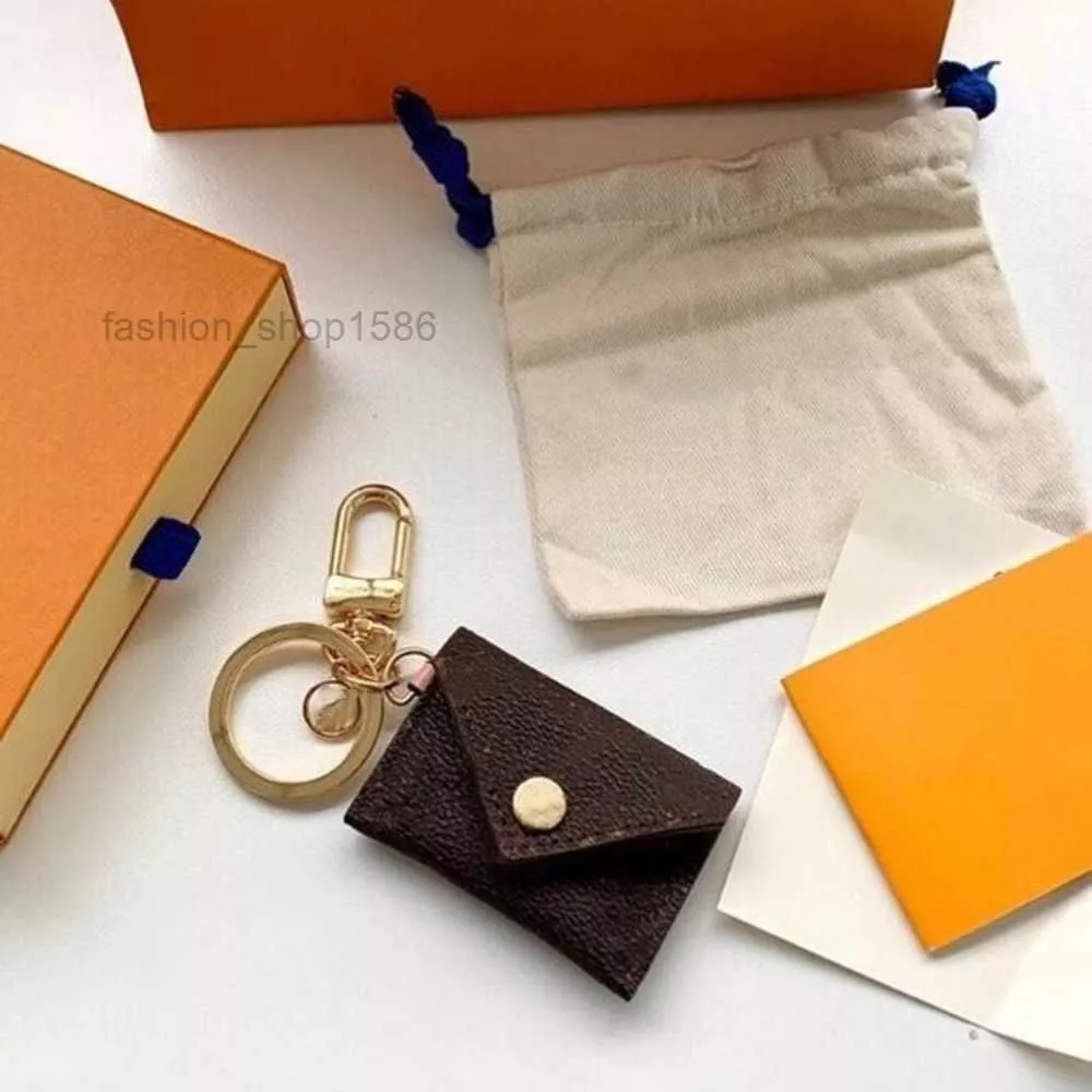 Does anyone have a good seller for Louis Vuitton these little keychain  wallets or coin purses? : r/DHgate