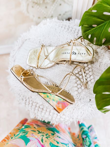 Step into the spotlight and grab these chic Katy Perry sandals NOW! 🌟🛍️ Don't miss out on the perfect summer style upgrade! 😍🌞 #ShopTheLook #SummerEssentials