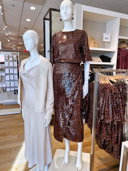 Loft Fall and Winter Favorites!

Love this sequin set for the holidays. Perfect for holiday parties or even a wedding .  

Love loft, fall fashion, holiday outfit


#LTKSeasonal #LTKstyletip #LTKwedding