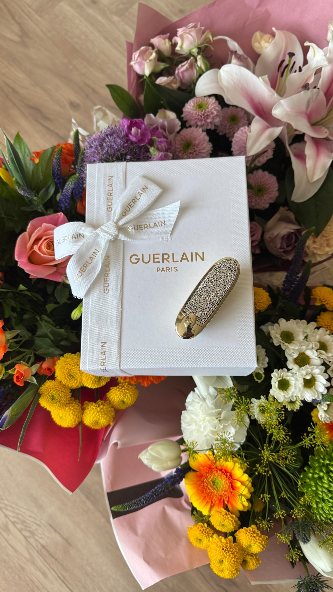 guerlain lippy, love the case

131 le beige praline is my shade 