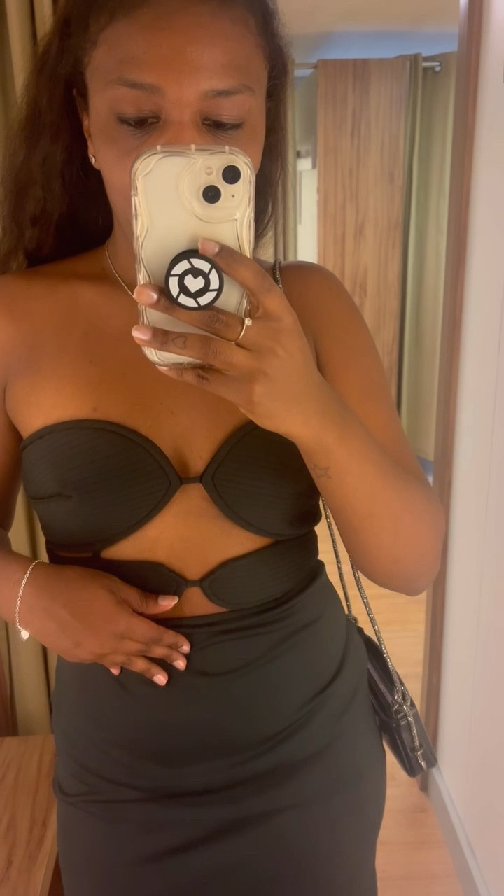 Se você quer um vestido poderoso, então toma! Ele veste super bem, usei a minha numeração habitual! 😉🤌🏾
