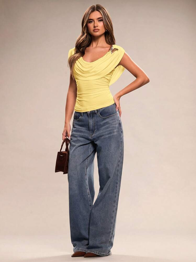 SHEIN BAE Débardeur Casual Plissé Avec Décoration De Papillon, Col Bénitier/Col Romain, Design Simple. Hauts D'été Pour Femmes, Hauts Pour Sortir, Hauts Pour Festival Rave | SHEIN