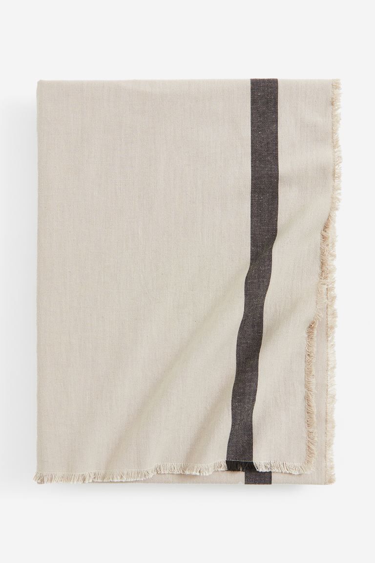 Fringed tablecloth | H&M (UK, MY, IN, SG, PH, TW, HK)