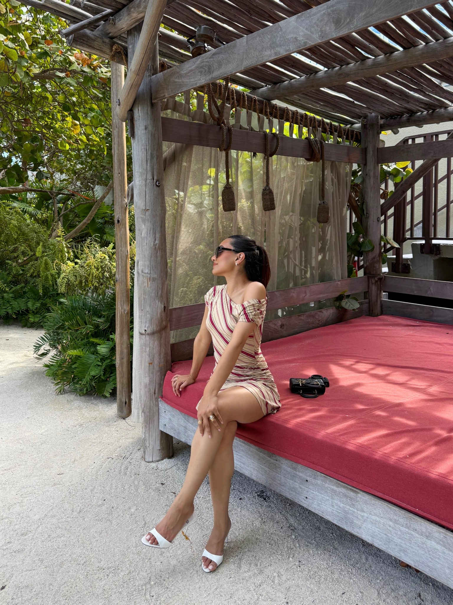 Such a cute dress for summer. I’m wearing XS because S was sold out but I’d def buy an S because it was a bit short from the back for me. Overall LOVE.