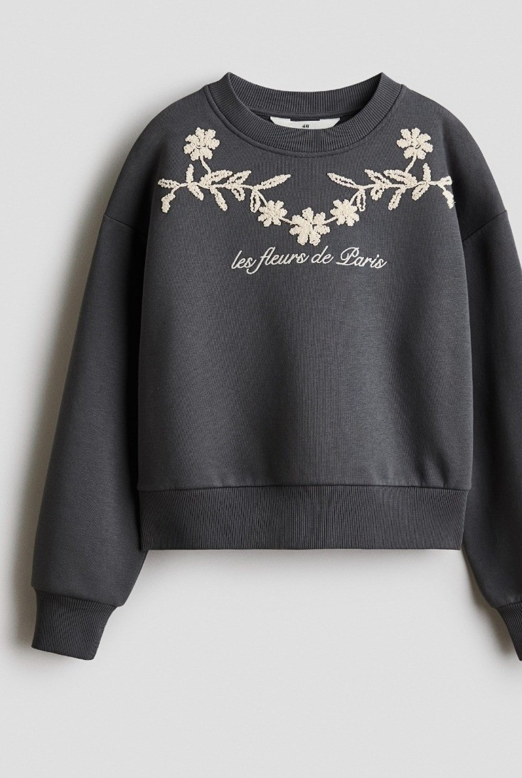 Sudadera gris con detalles for petite women.Petite fashion tips glambutfirstcoffee.com

#LTKPetite #LTKMidsize #LTKootd