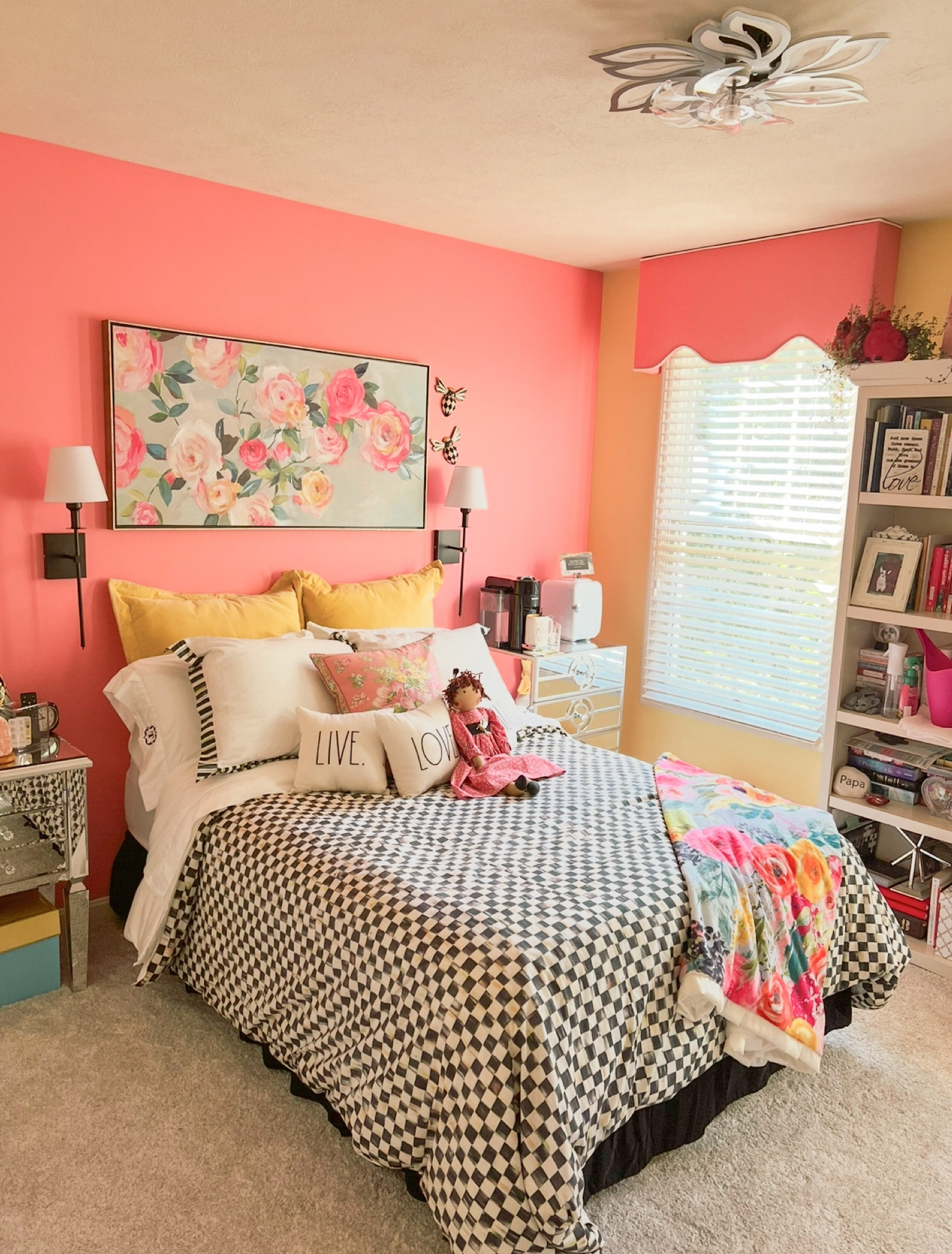 I am obsessed with @mackenziechilds & love all things courtly check so it only seemed right to do a MC themed guest room. This room just makes me so happy 🖤🤍🖤🤍

#LTKHome #LTKMostLoved