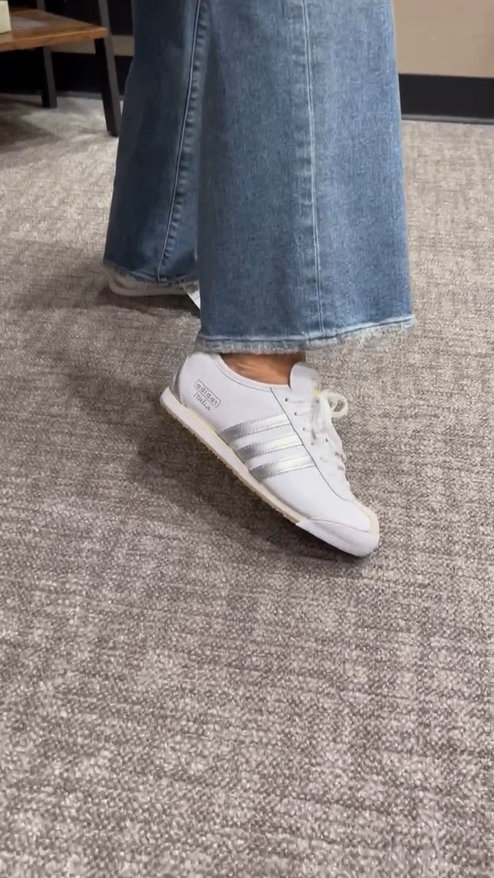 There's nothing more timeless than a pair of jeans, comfy shirt, and white sneakers.

I am loving this fit! 💖

#classic #jeans #shirt #sneakers #sale

#LTKSaleAlert #LTKOver40 #LTKSeasonal