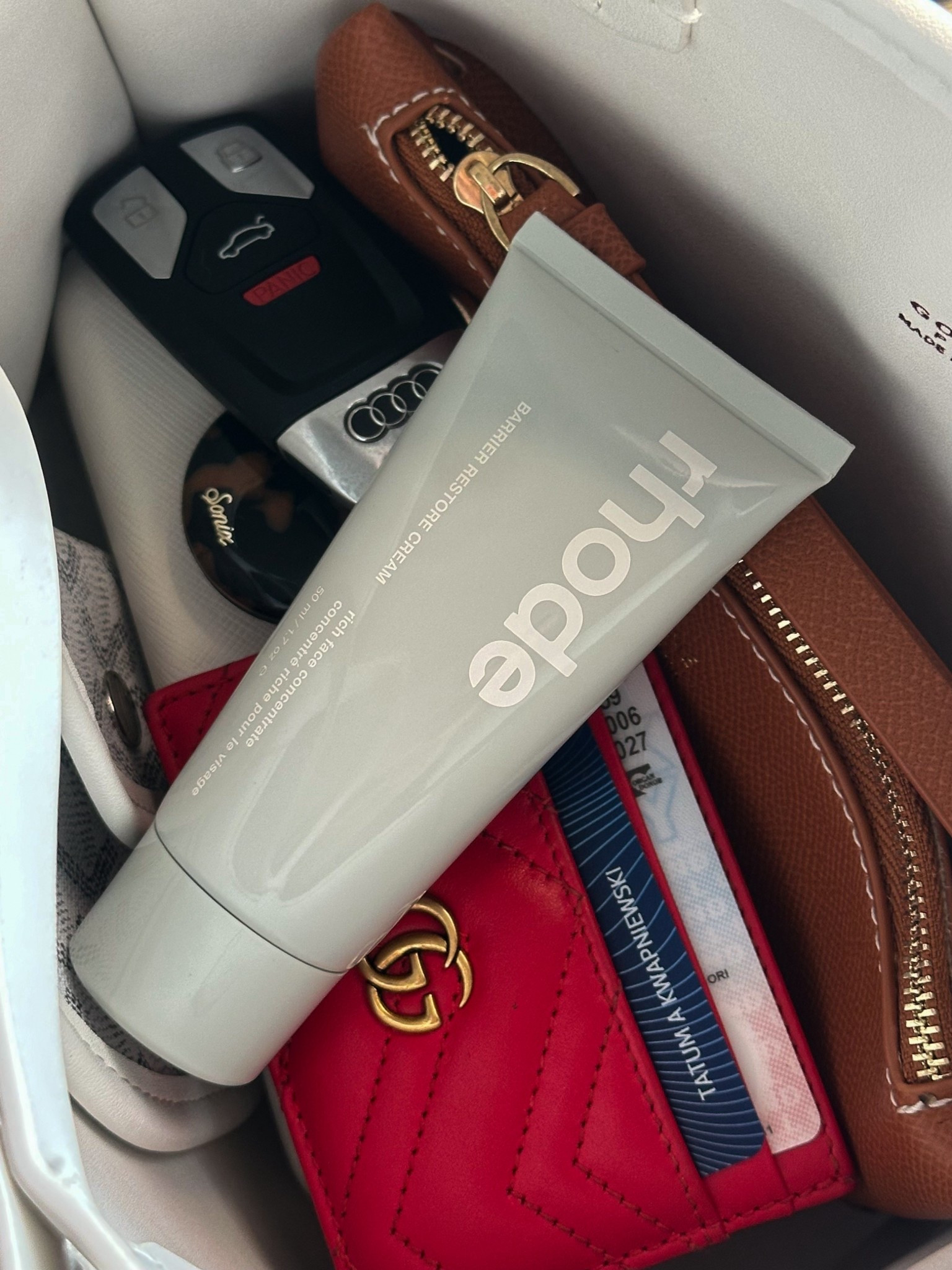 What’s in my bag💄 / all details linked below🔗🔗

#LTKdayinmylife #LTKBeauty #LTKgrwm