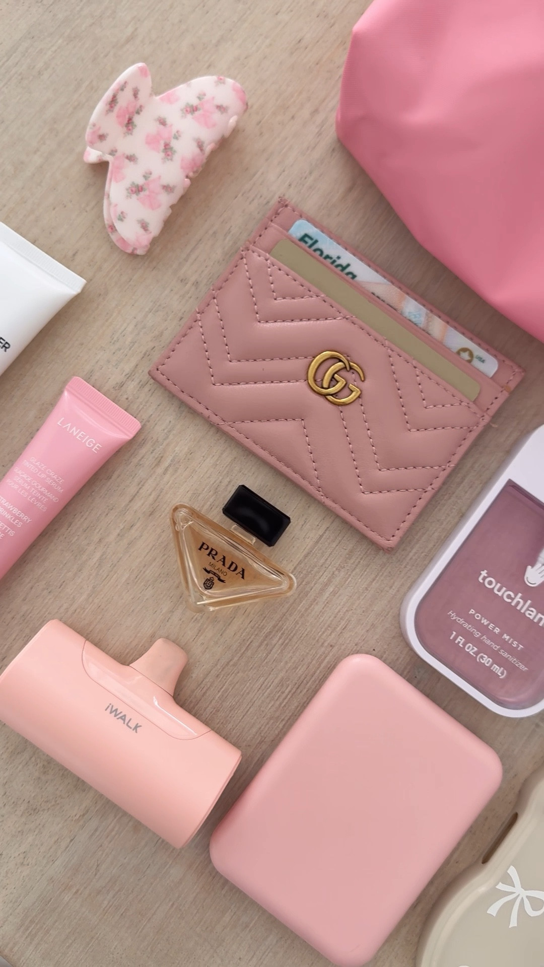 What’s in my mini bag! 💕 

Amazon finds, longchamp, cosmetic bag, Gucci card case, Laneige, touchland, Laura Mercier, LoveShackFancy, bows, bag, iPhone case, charm, charger, wimb, fancythingsblog 

#LTKTravel #LTKFindsUnder100 #LTKItBag