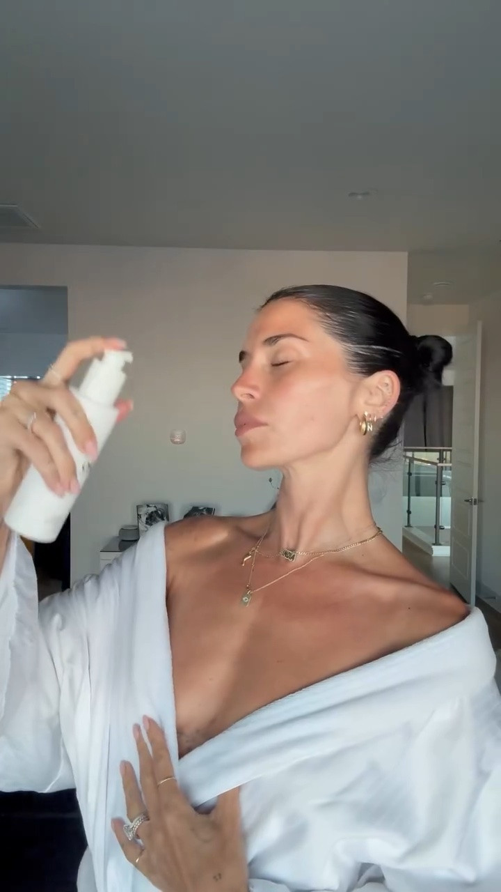 Added a new step to my skincare routine 🚿
@Alo Yoga Hypochlorous Clarity Mist 💦

#LTKgrwm #LTKselfcare #LTKBeauty