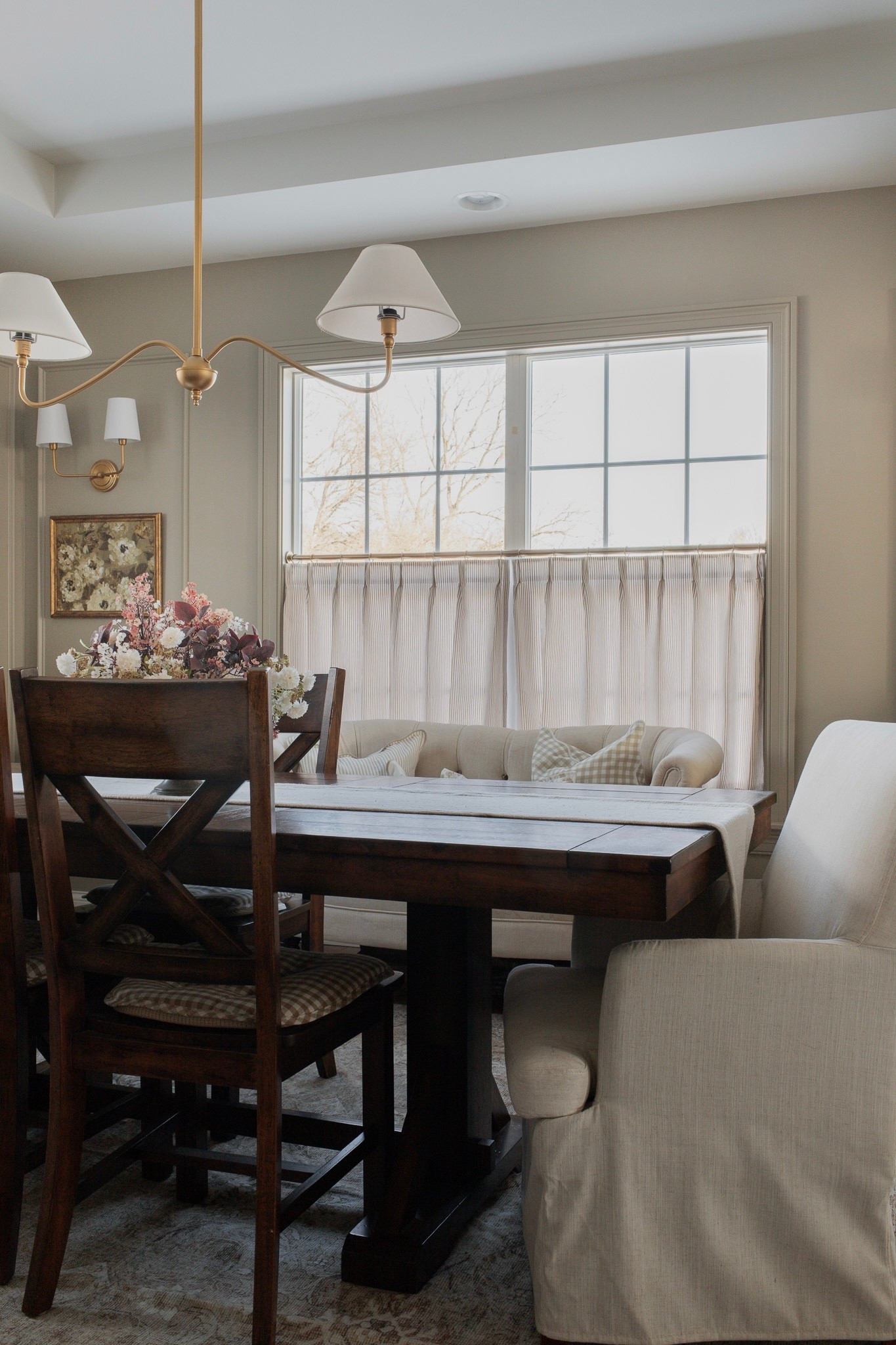 The best chandelier from Amazon! Can’t believe the price of it either. Perfect for my dining room. Would look great over a kitchen island too!



#LTKHome #LTKSaleAlert