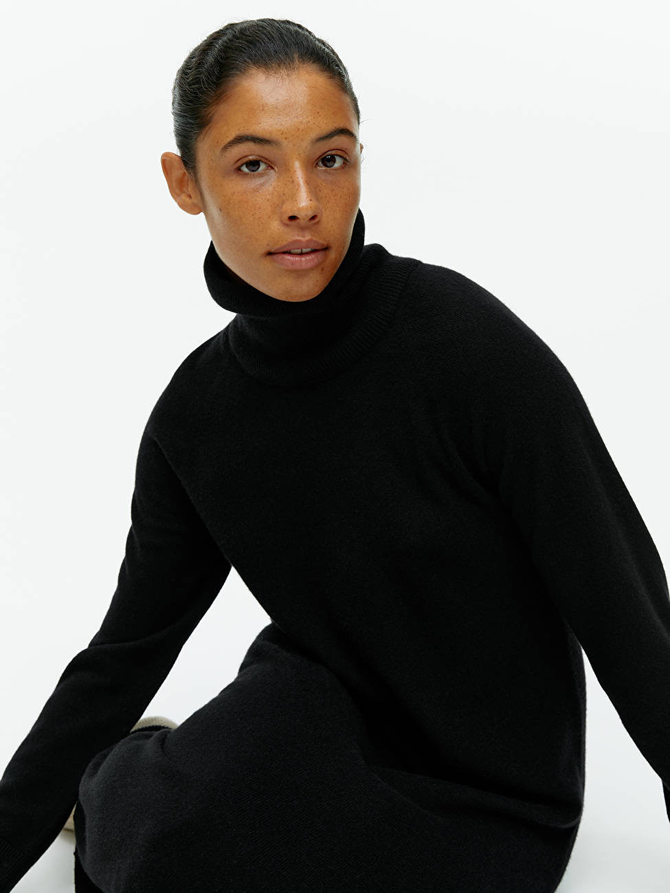 Robe en cachemire à col roulé | ARKET (US&UK)