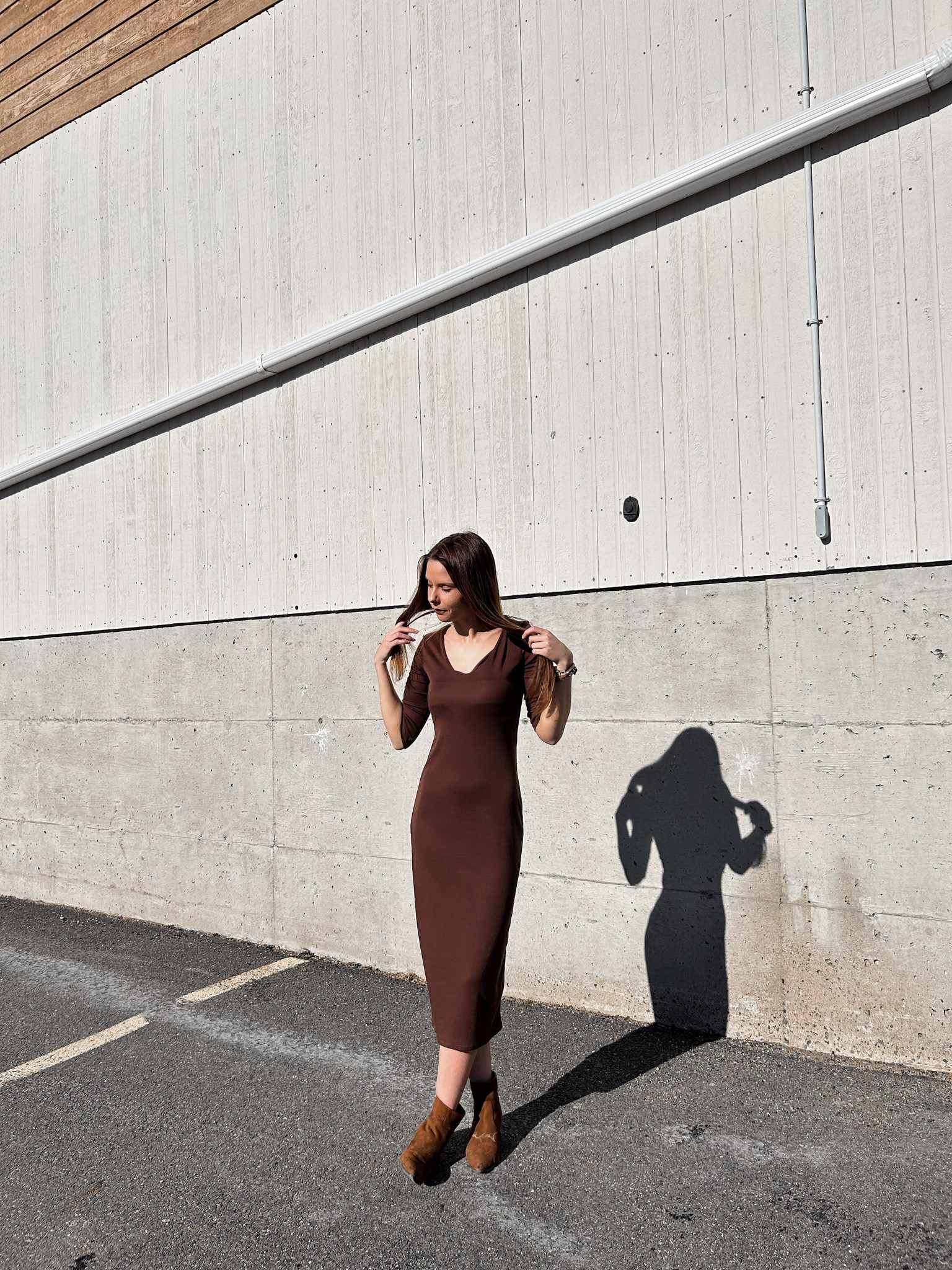 A simple long brown dress, perfect for a chic fall look or summer evening look! 

#LTKeurope #LTKworkwear #LTKunder100