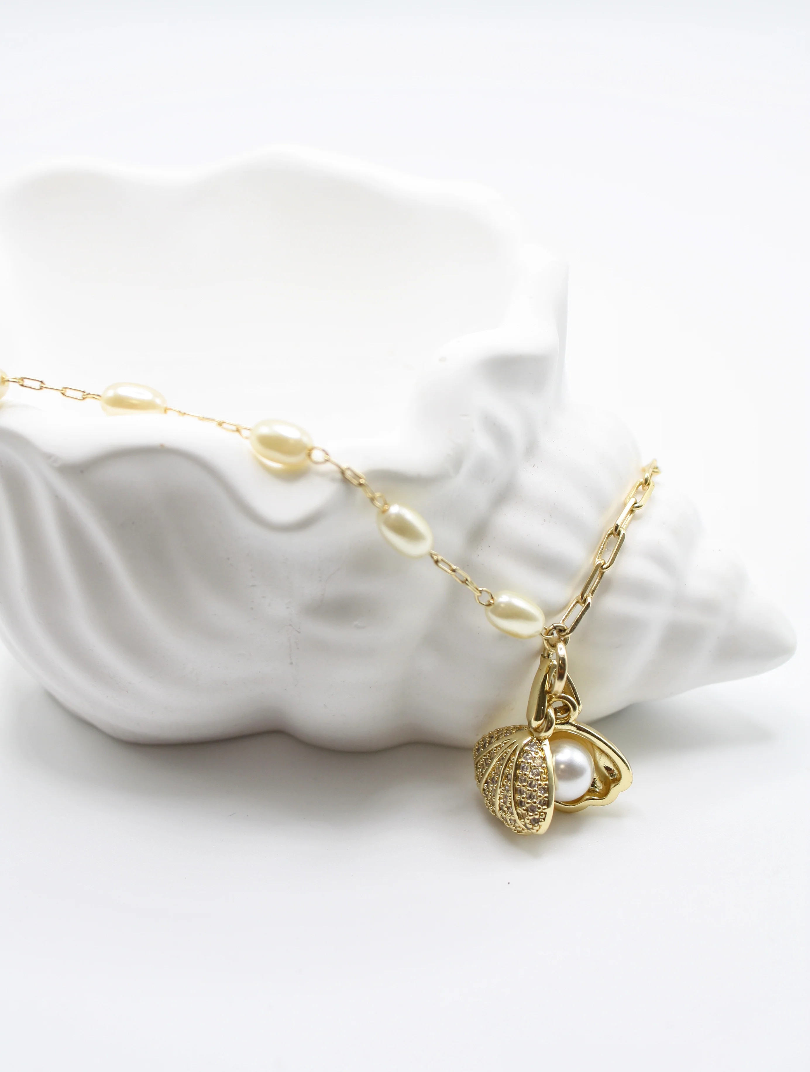 Pearl Drift Necklace | 18k Gold Jewelry by Apelila | Apelila Jewelry