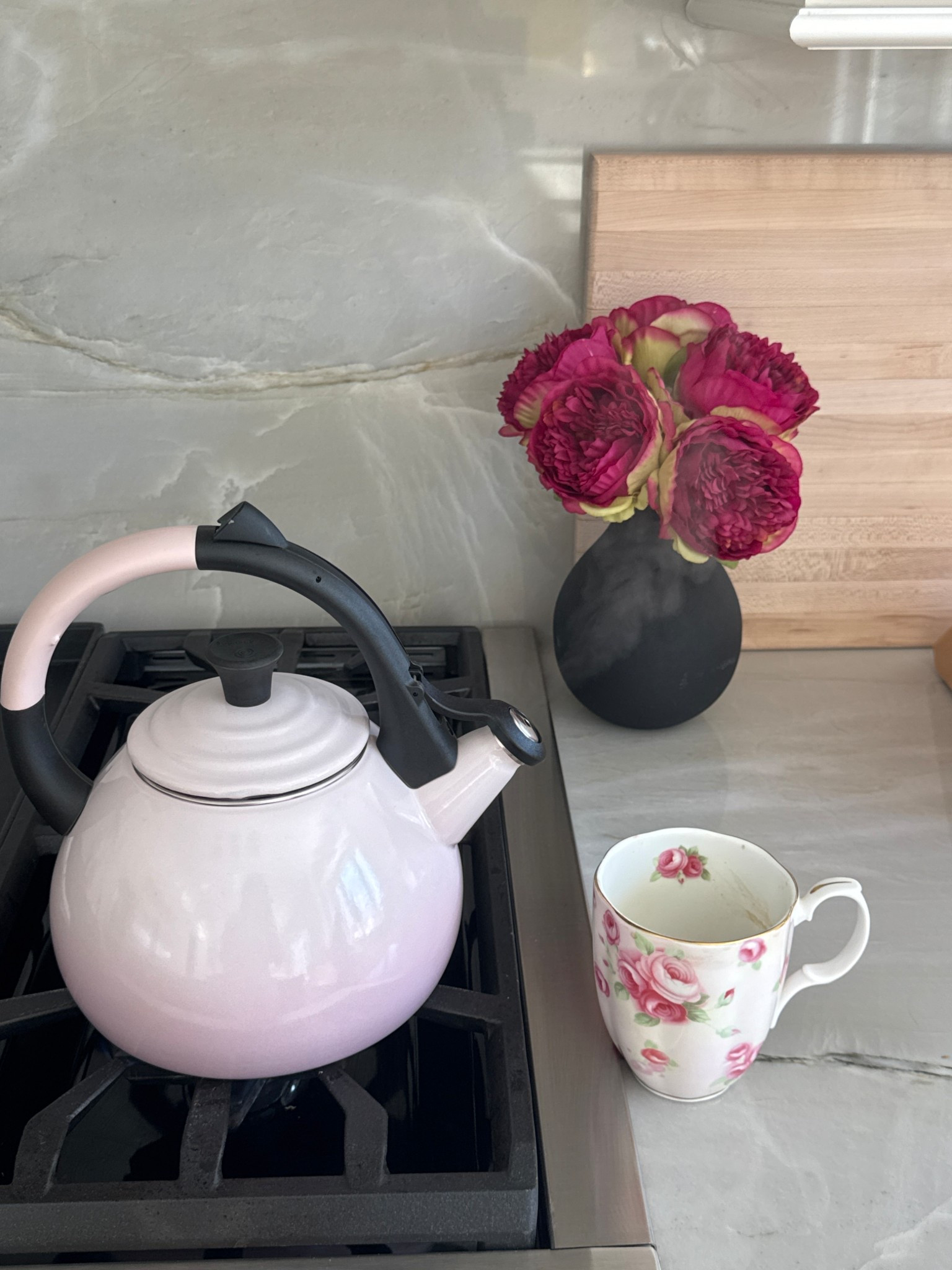 A cup of tea Sunday morning , with my favorite tea kettle ! 

#LTKValentine #LTKdayinmylife #LTKmomlife