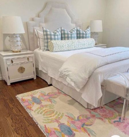 Cute modern elegant bedroom decor inspo
-preppy pink blue 